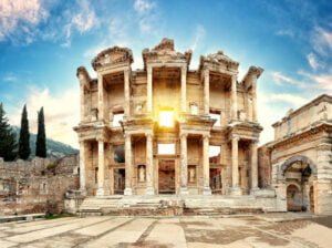 efes-antik-kent-300x224 Efes Antik Kenti: Tarih ve Güzelliğin Buluştuğu Yer
